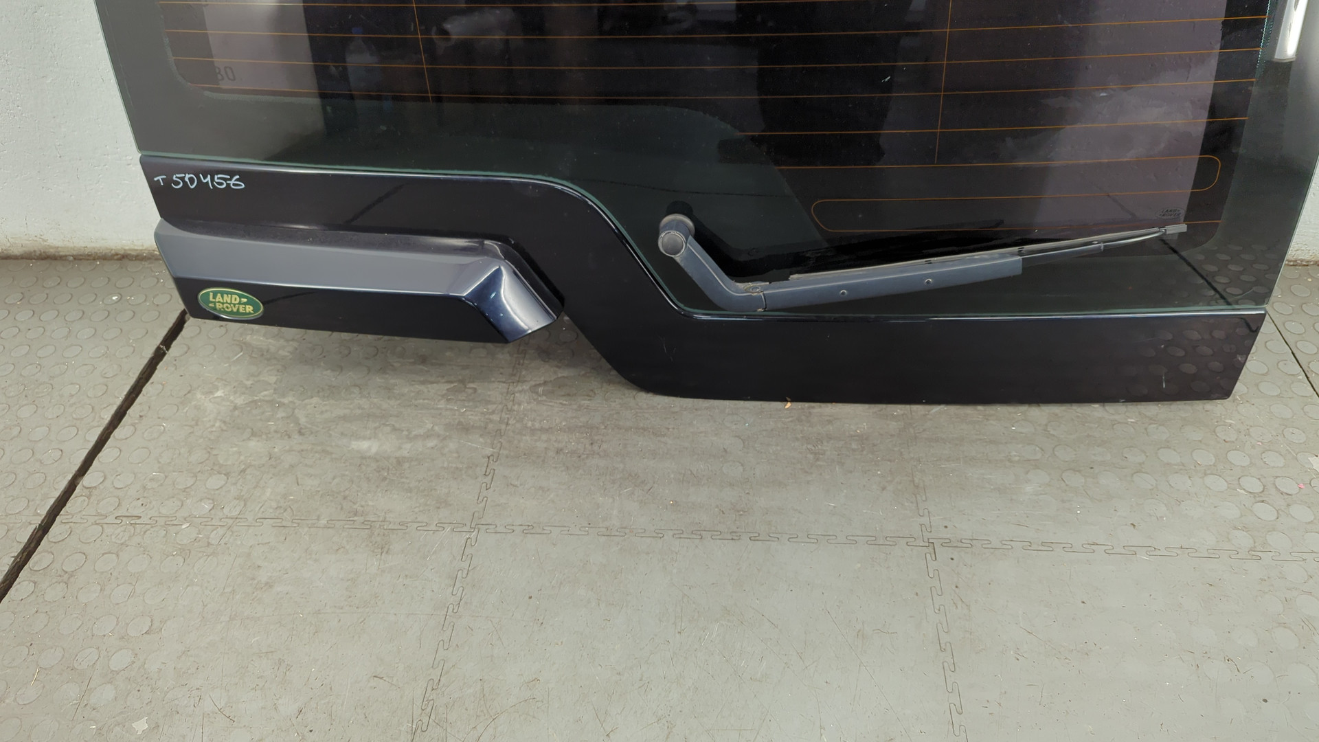 Дверь багажника