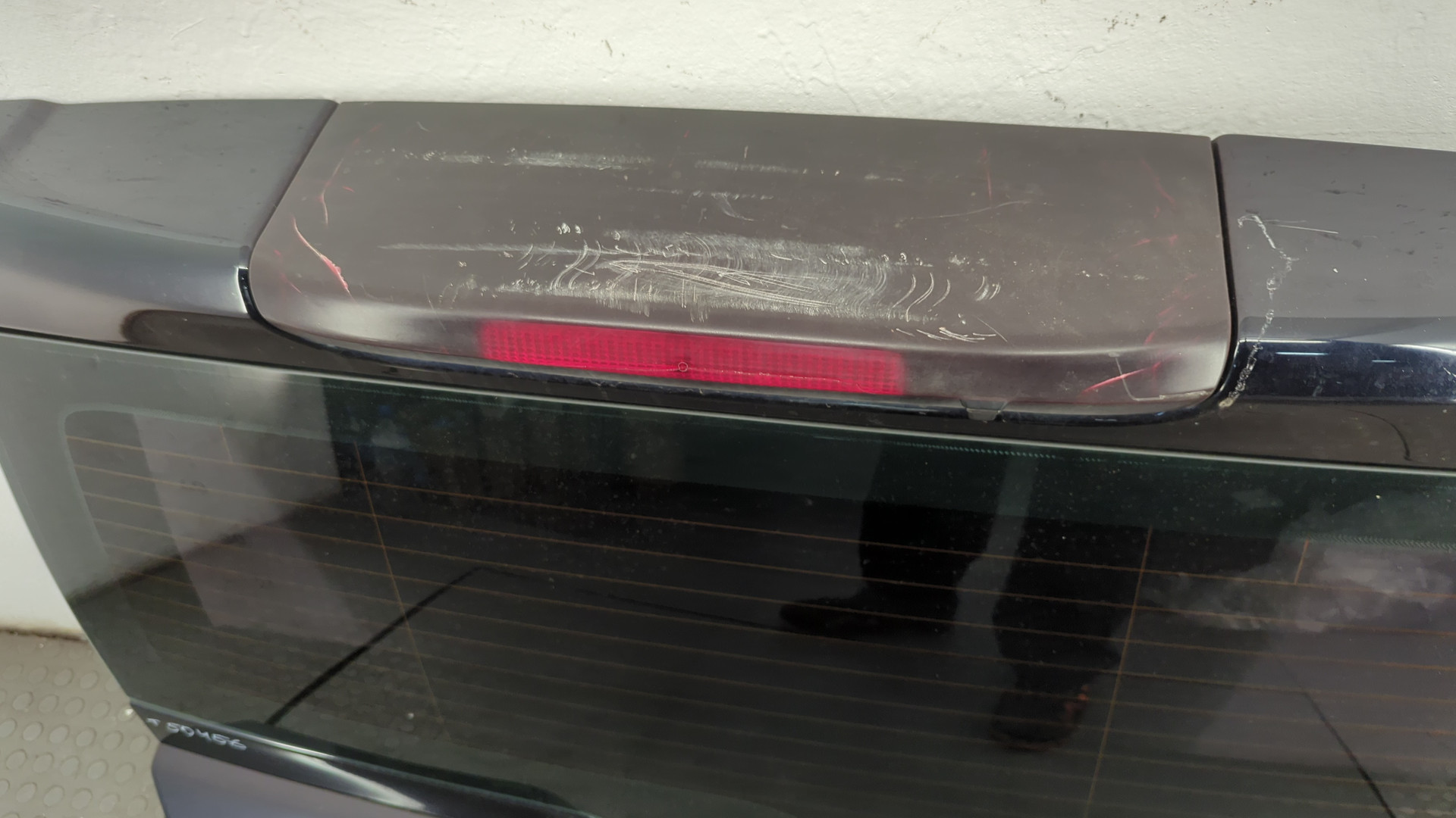 Дверь багажника