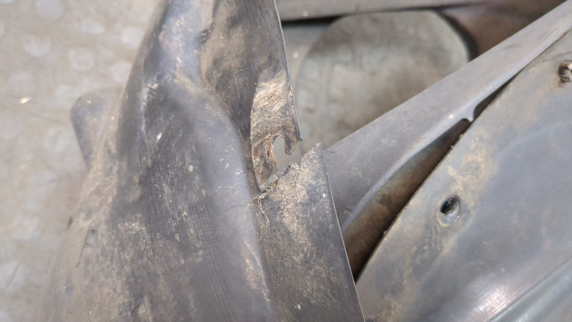 Локер передний левый