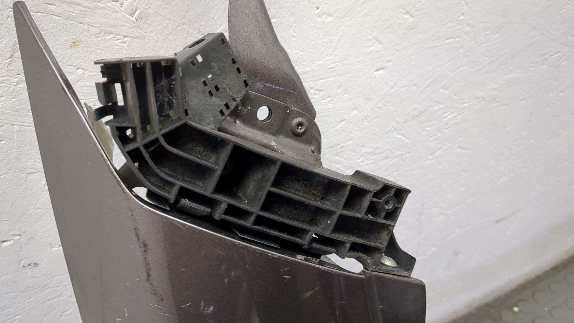 Крыло переднее правое