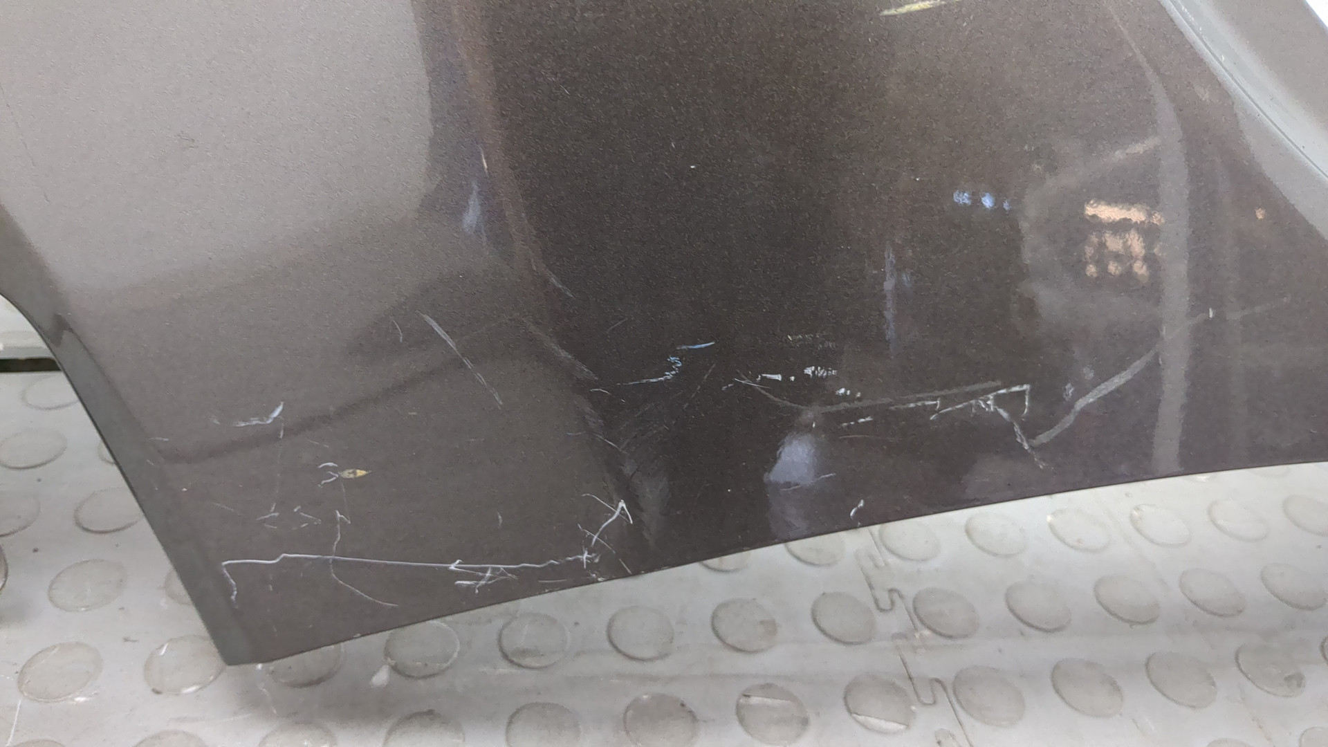 Крыло переднее правое