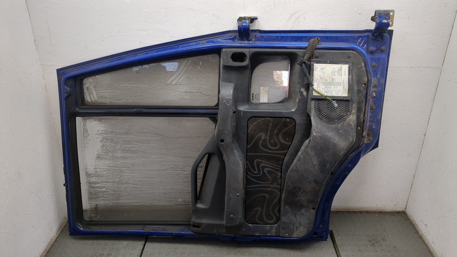 Дверь передняя левая