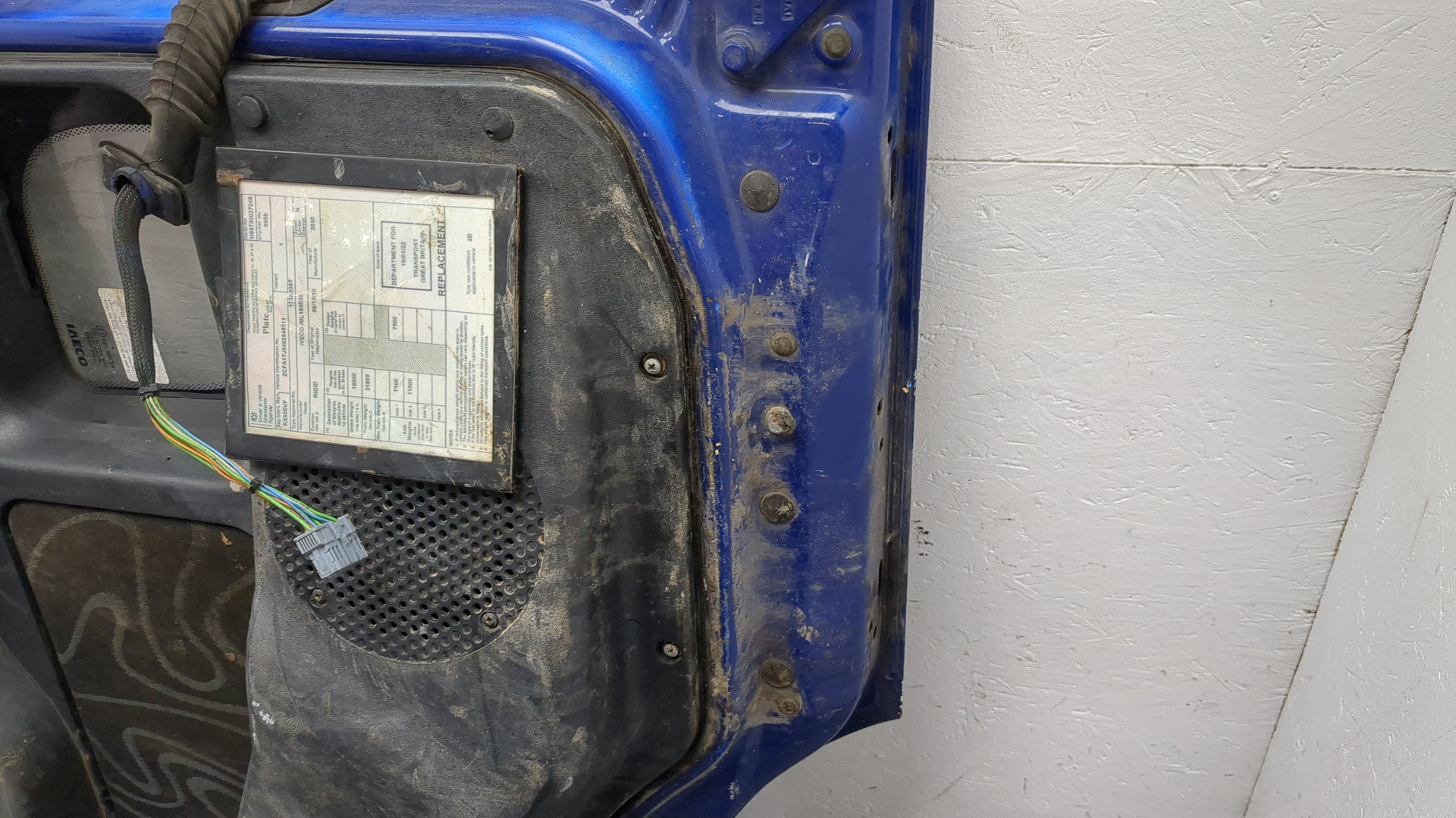 Дверь передняя левая