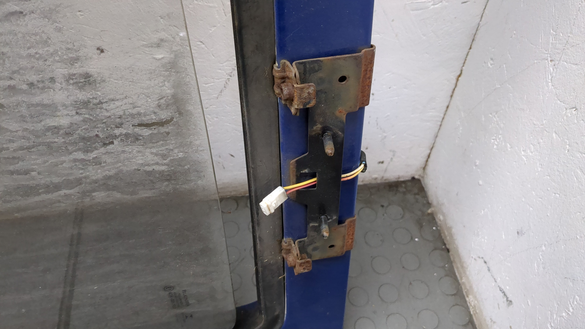 Дверь передняя левая