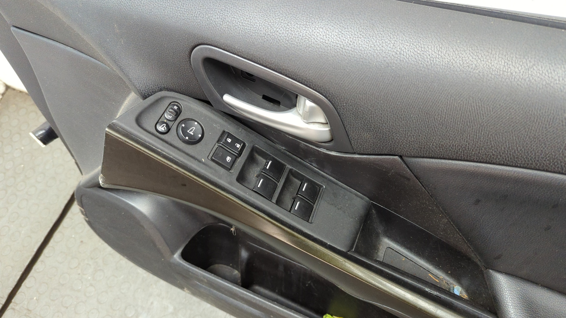 Дверь передняя правая