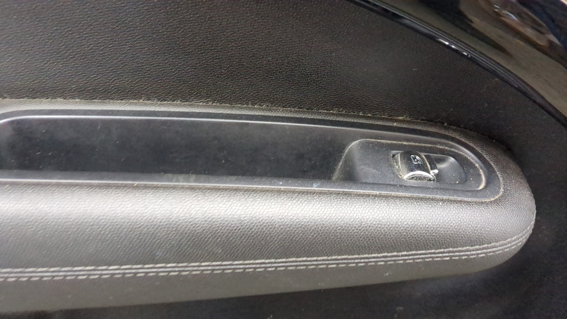 Дверь передняя левая