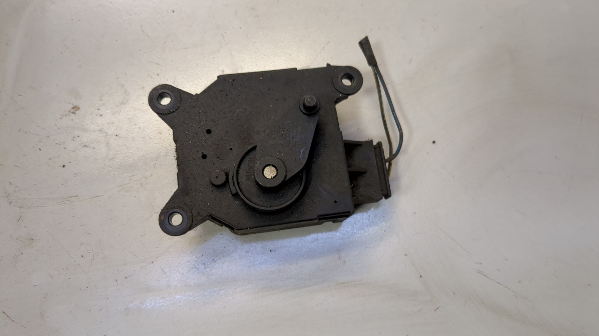 Моторчик заслонки печки