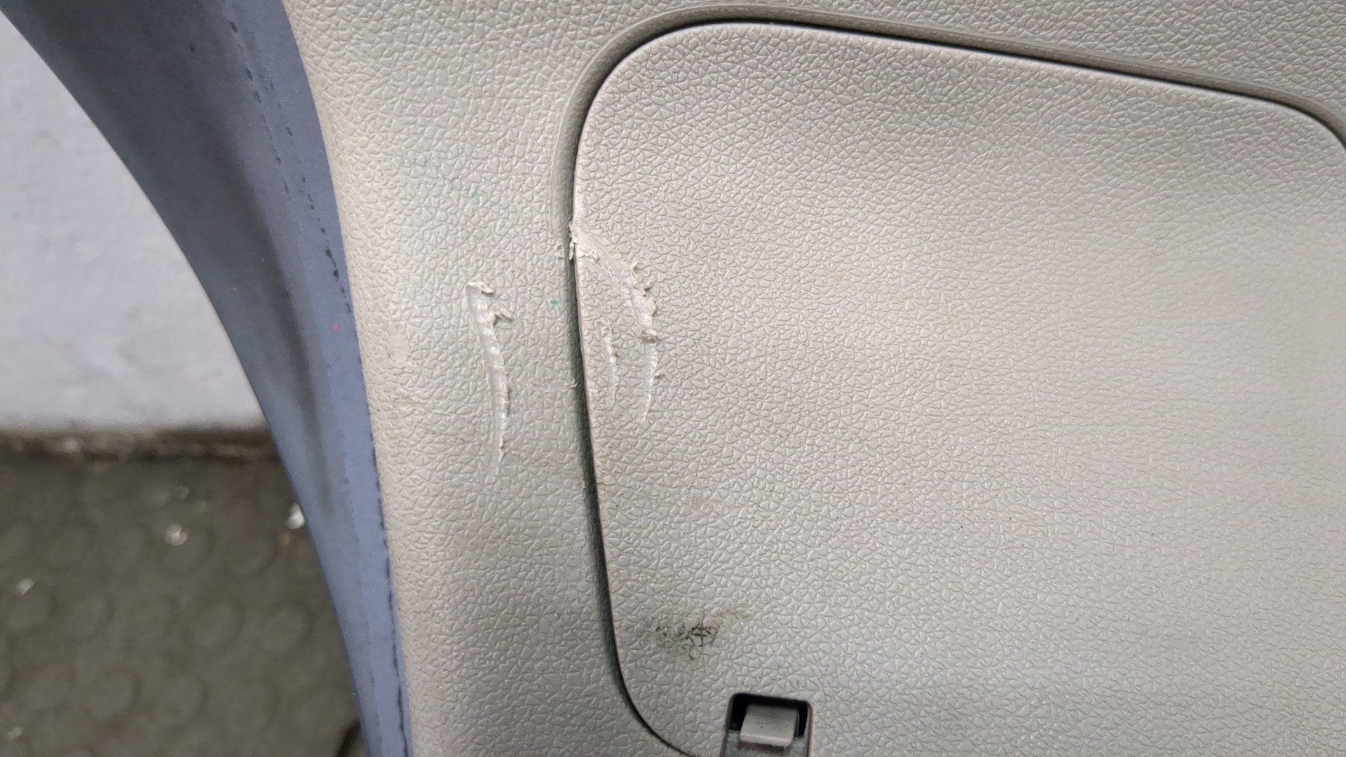 Дверь багажника