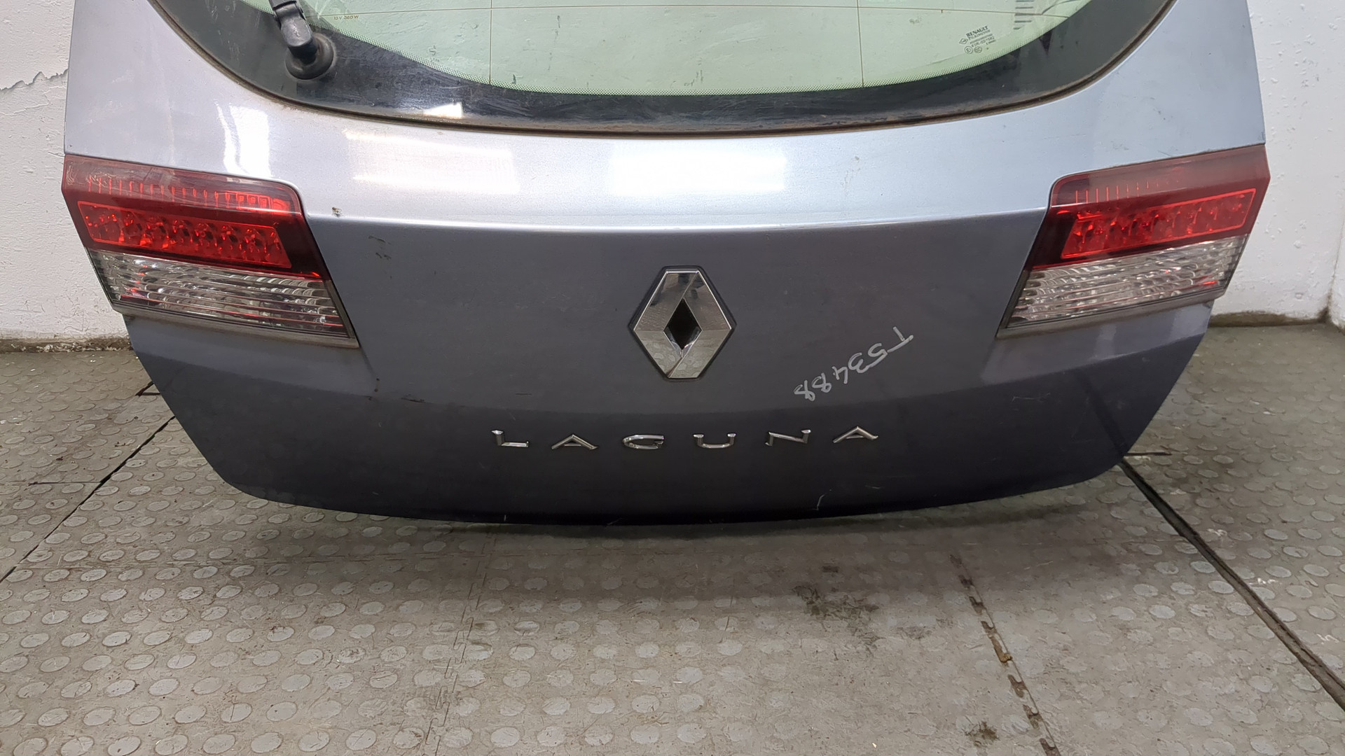 Дверь багажника