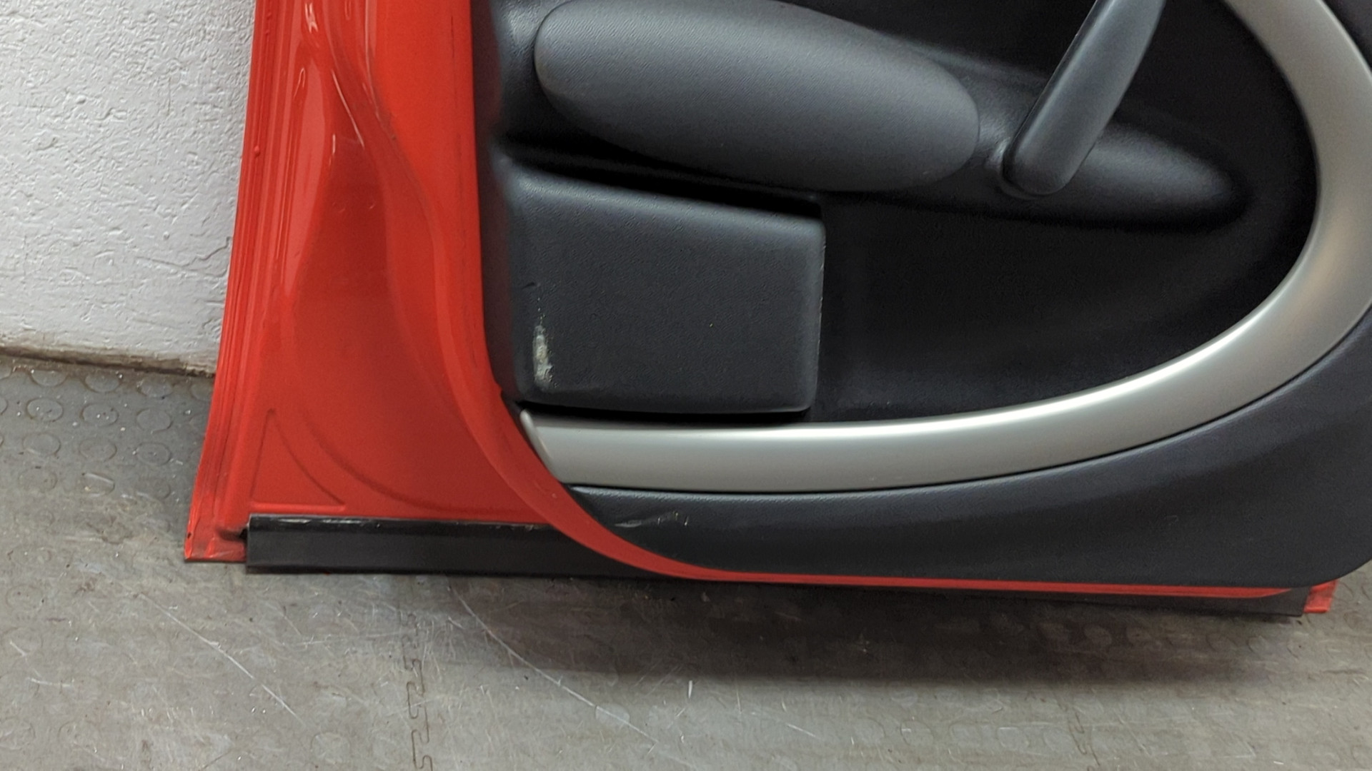 Дверь передняя левая