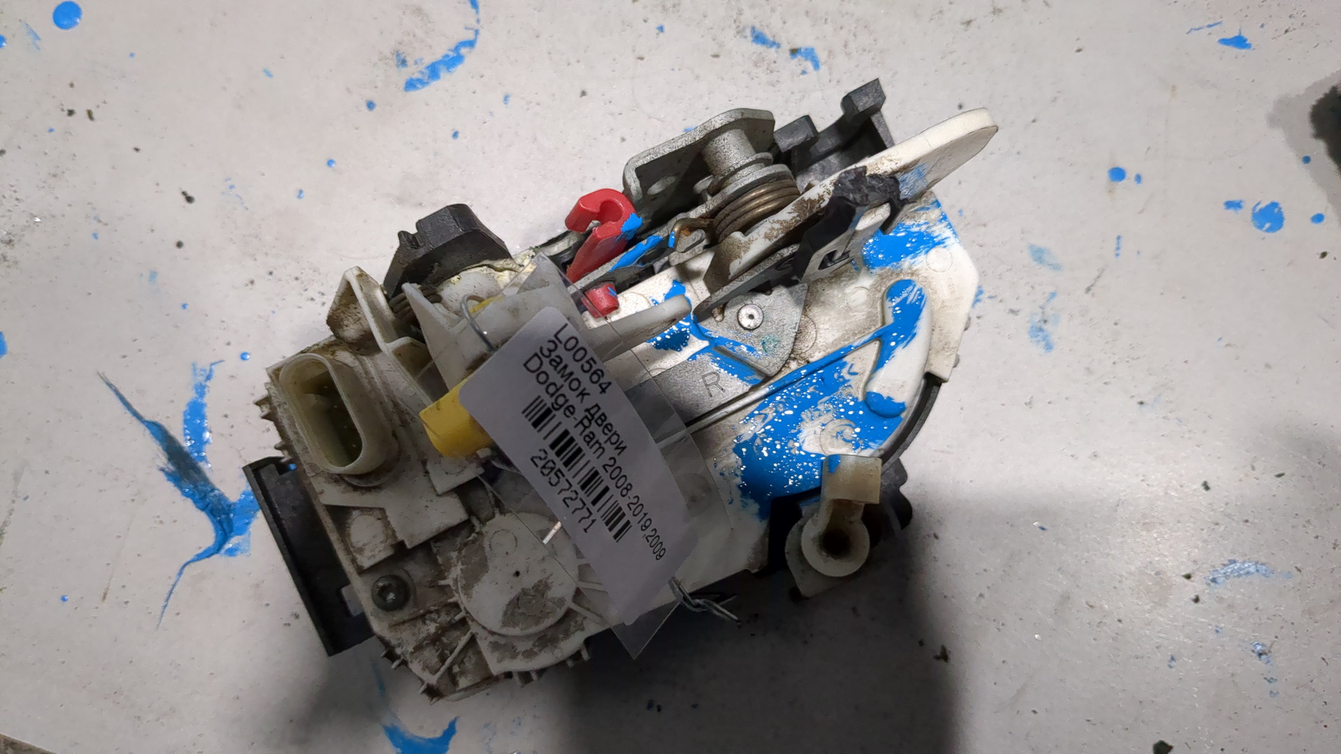 Замок двери передней правой