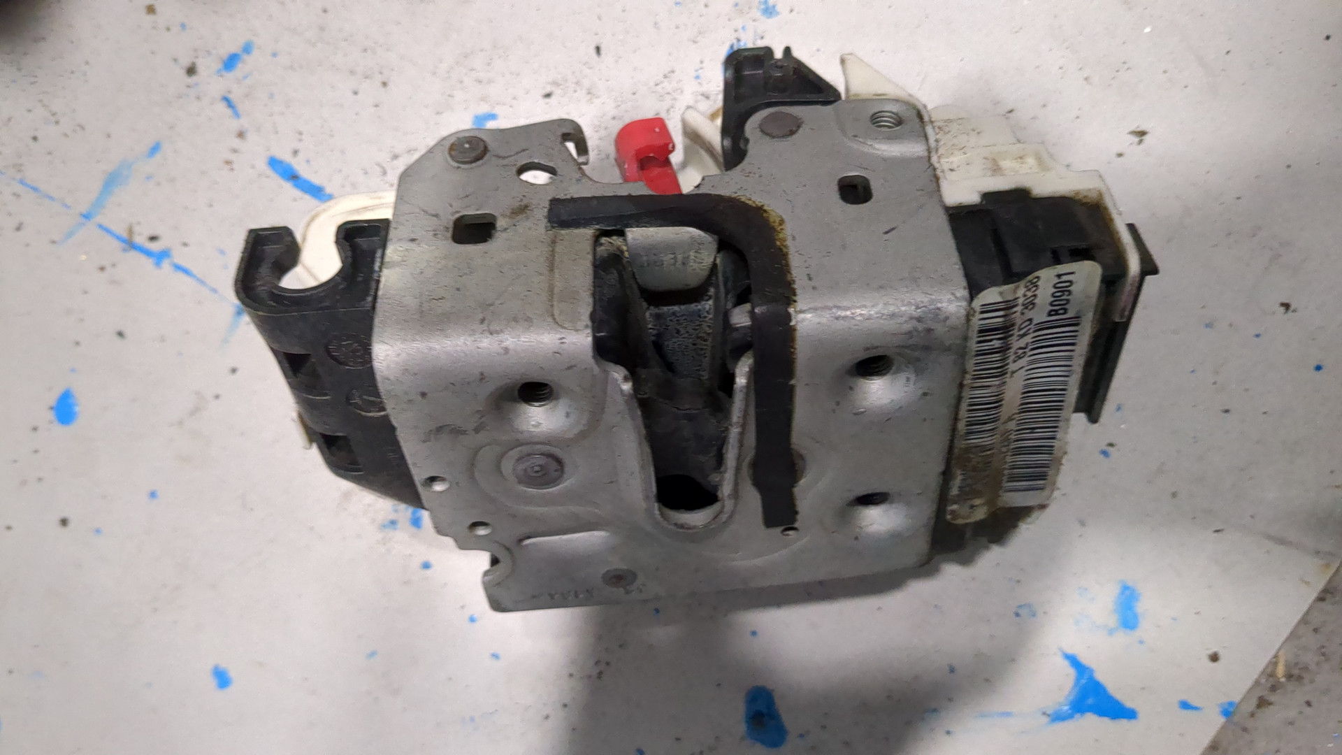 Замок двери передней правой