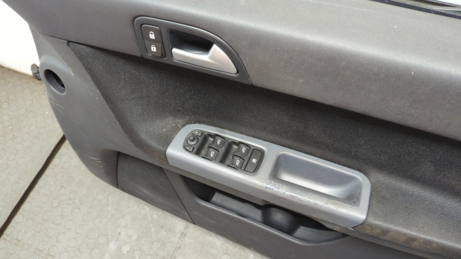 Дверь передняя правая