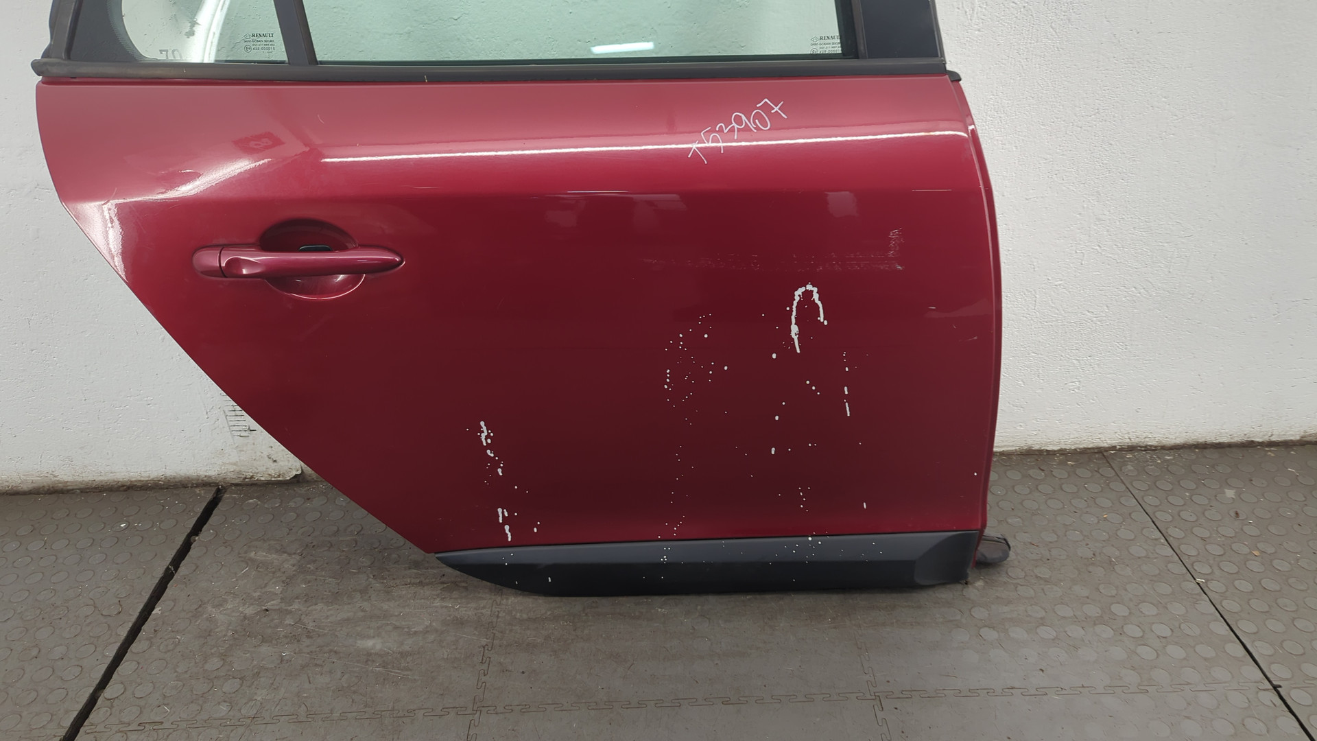 Дверь задняя правая