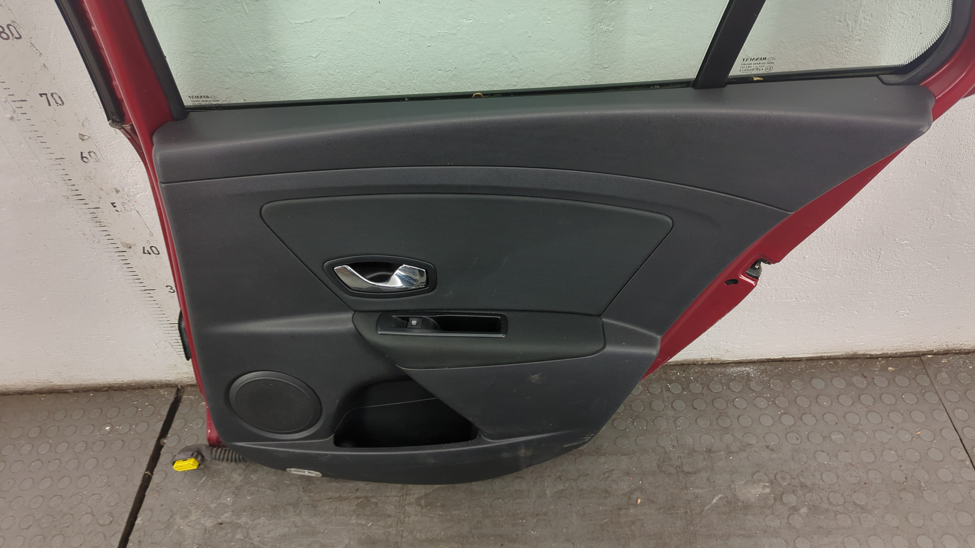 Дверь задняя правая