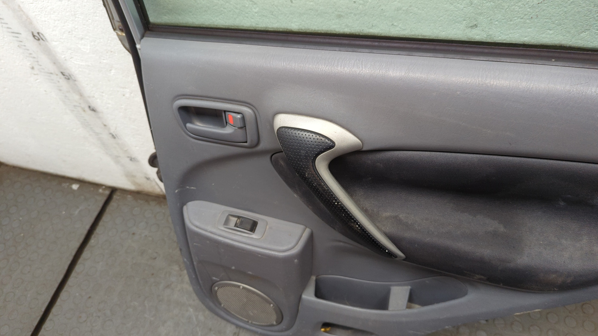 Дверь задняя правая