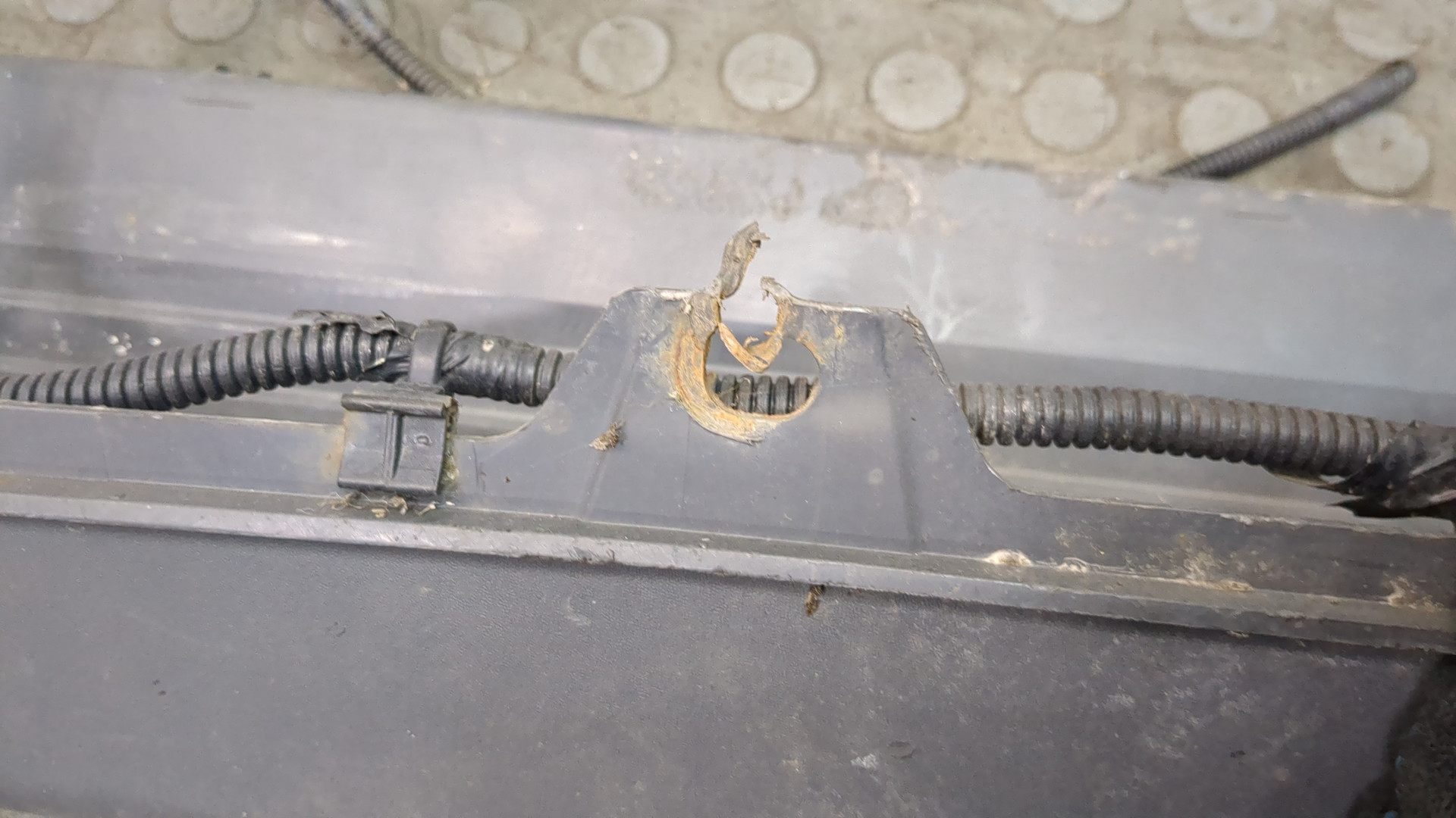 Бампер задний