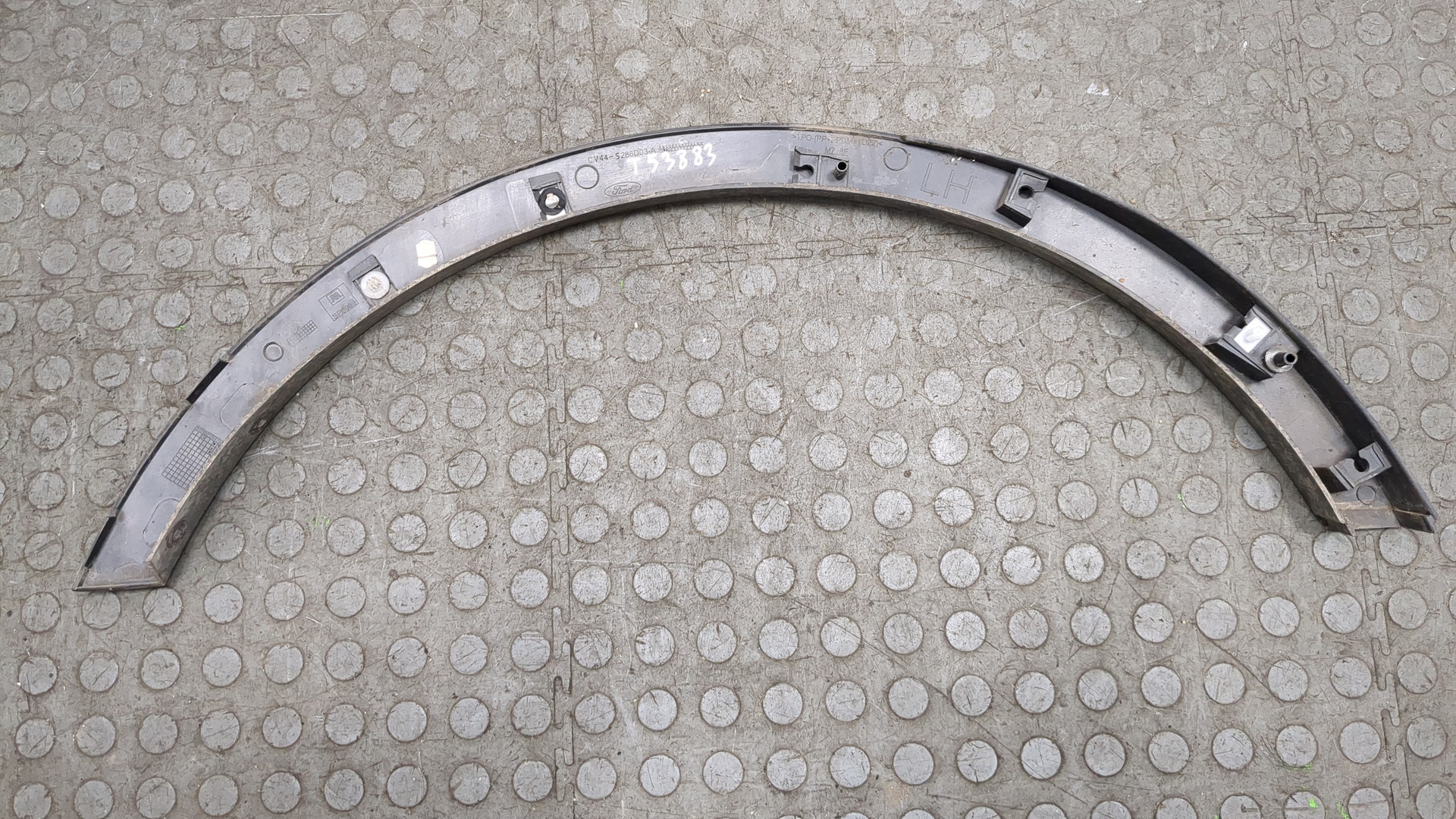 Накладка заднего крыла левого