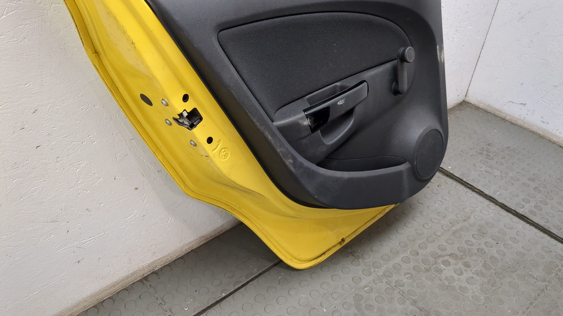 Дверь задняя левая