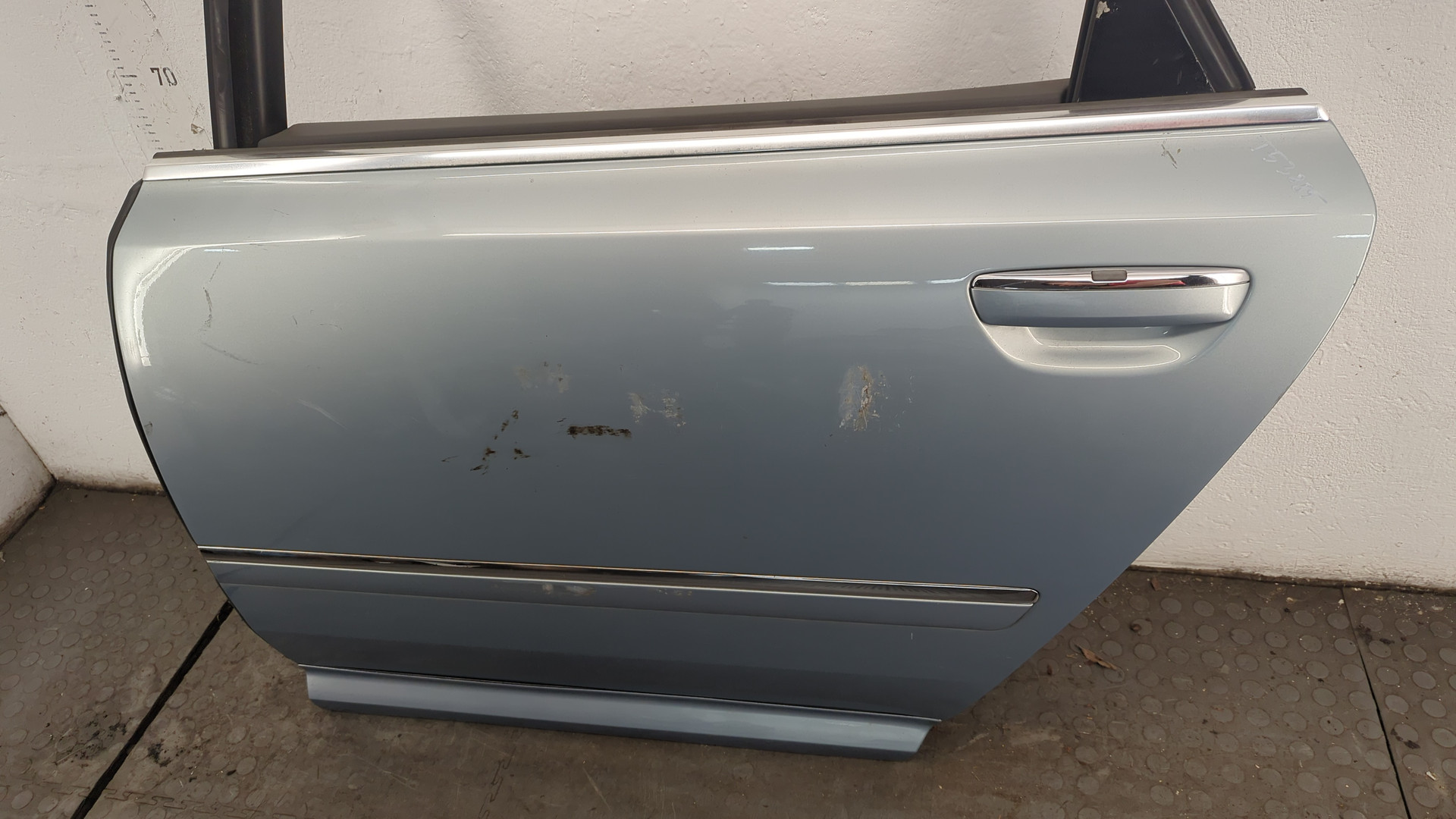 Дверь задняя левая