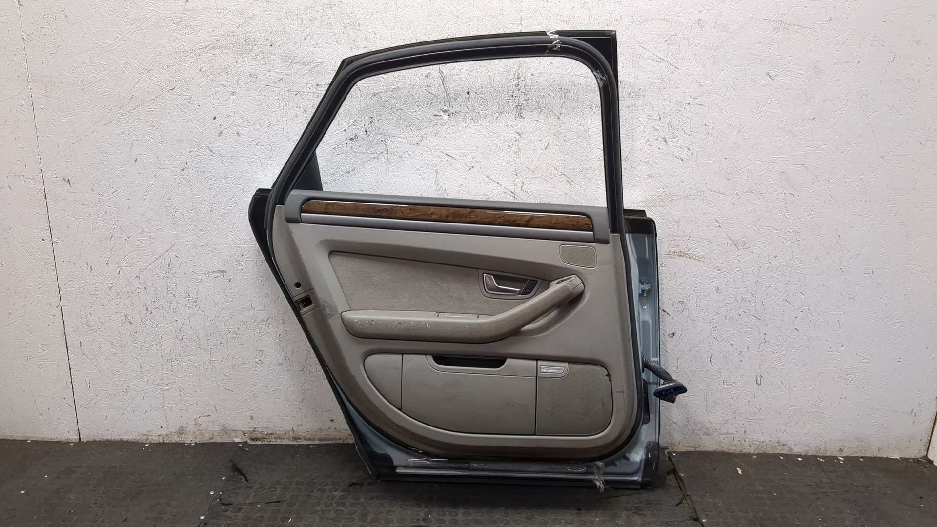 Дверь задняя левая