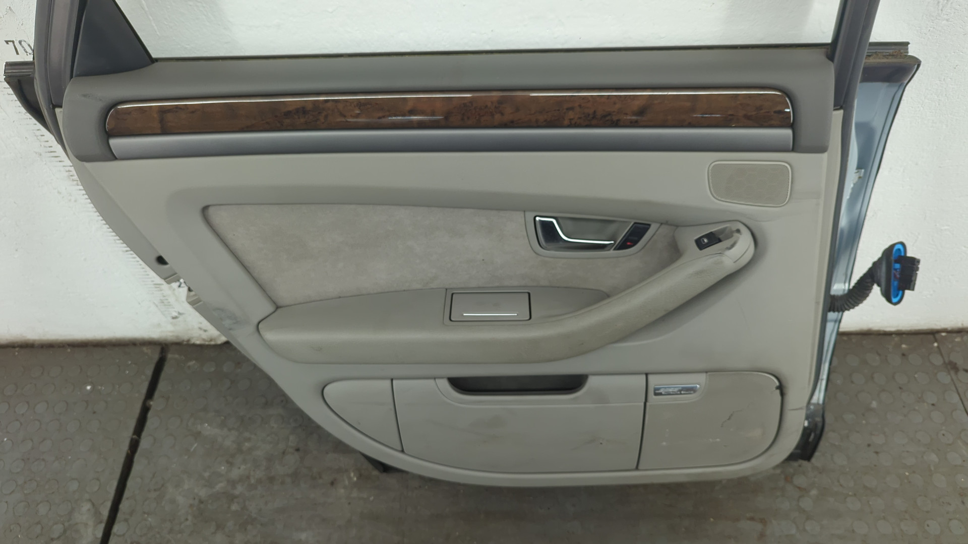 Дверь задняя левая