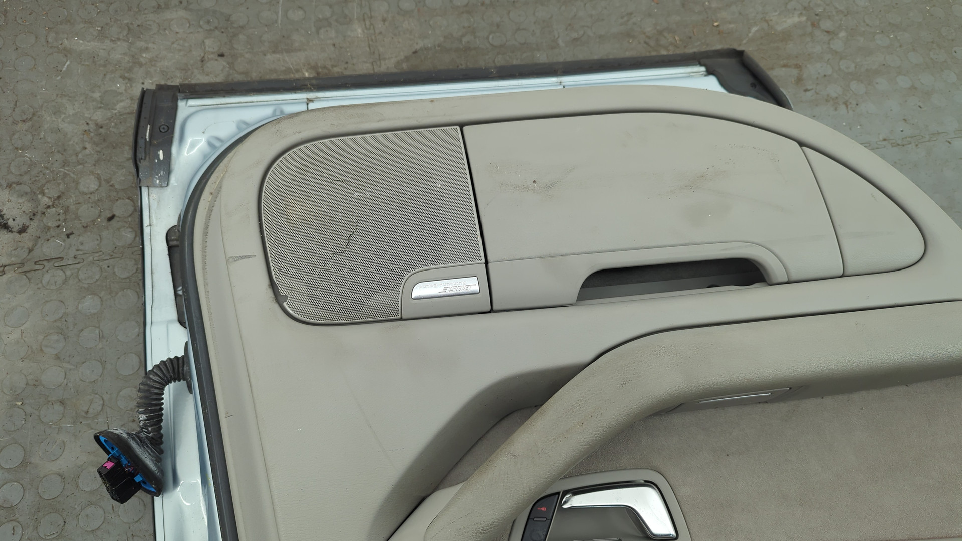 Дверь задняя левая