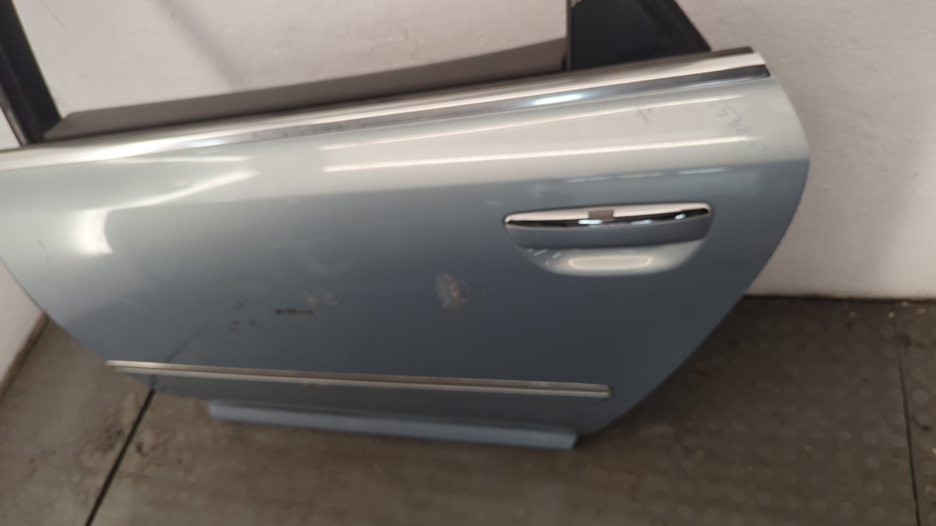 Дверь задняя левая