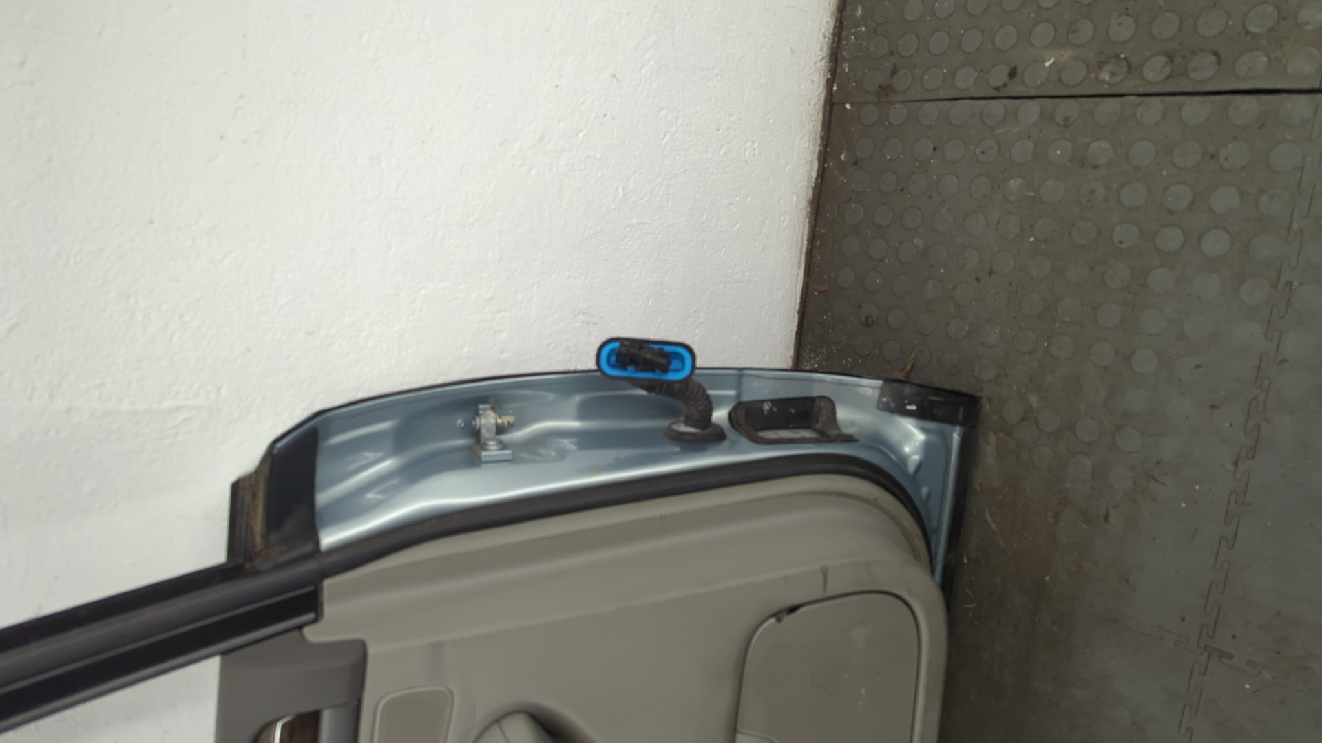 Дверь задняя левая