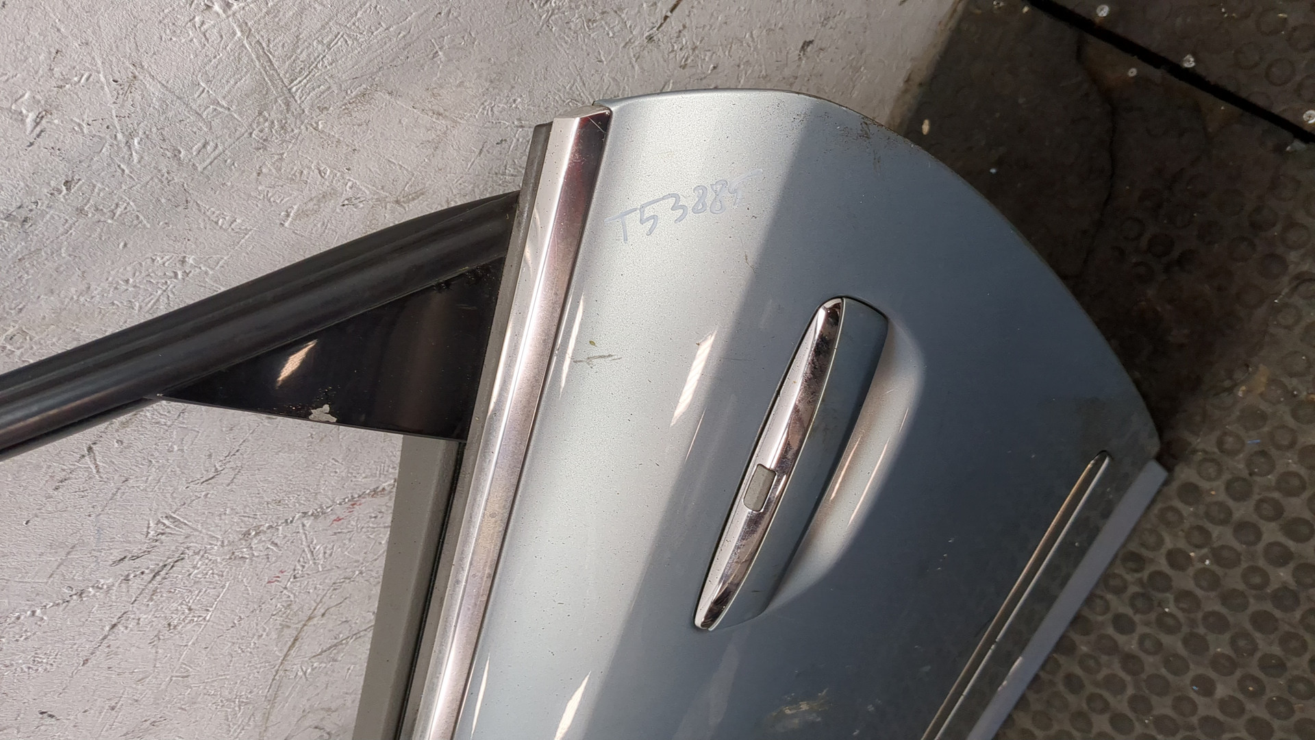 Дверь задняя левая