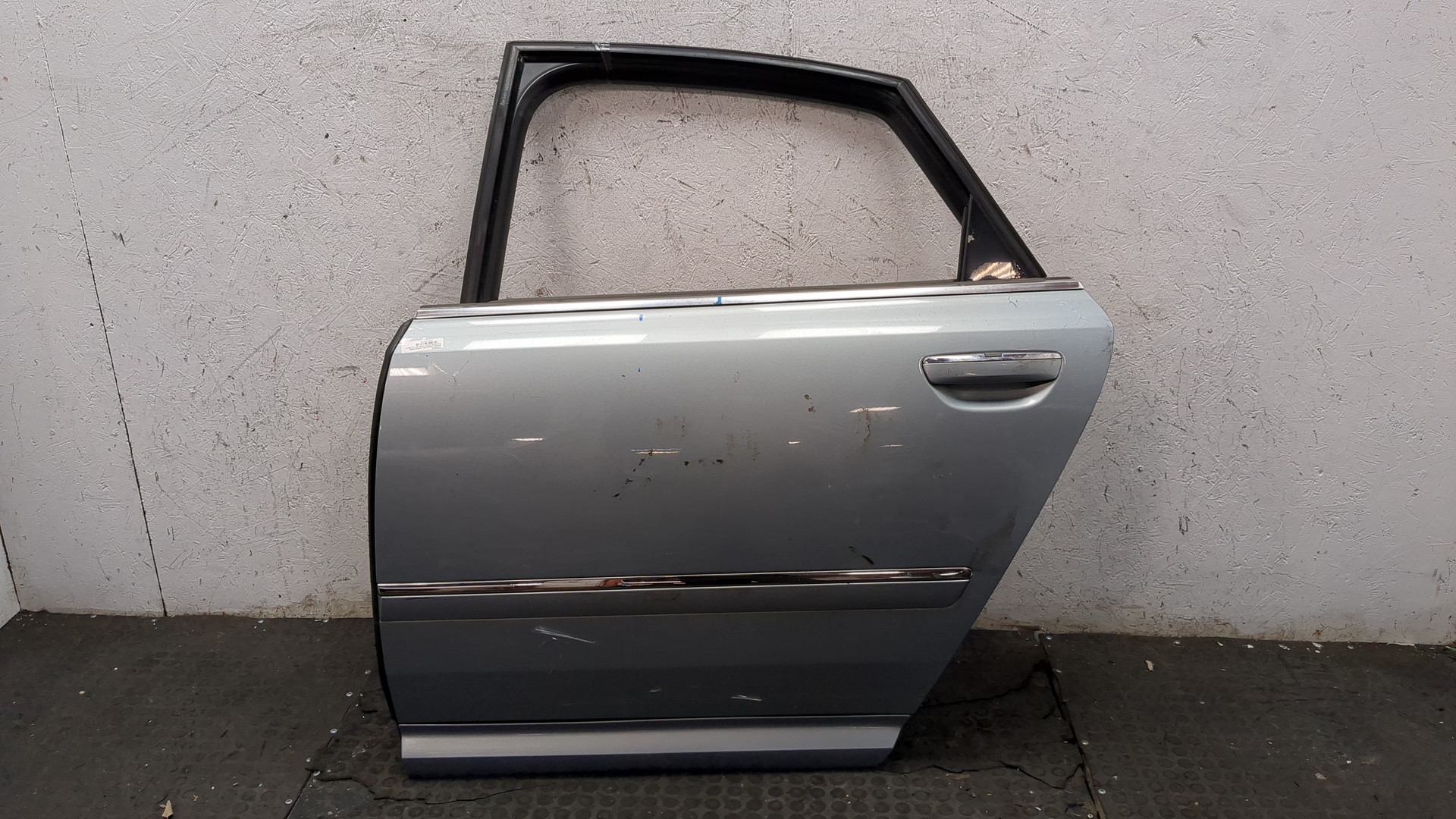 Дверь задняя левая