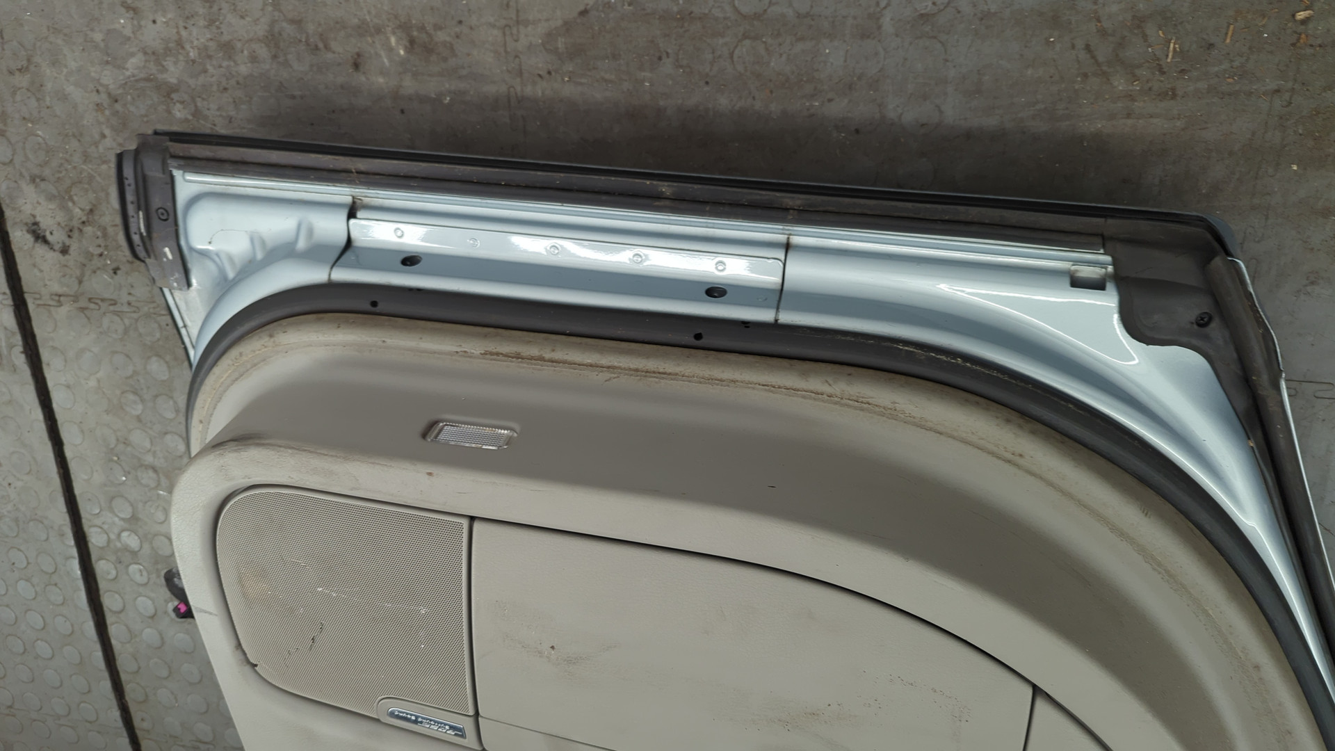 Дверь задняя левая