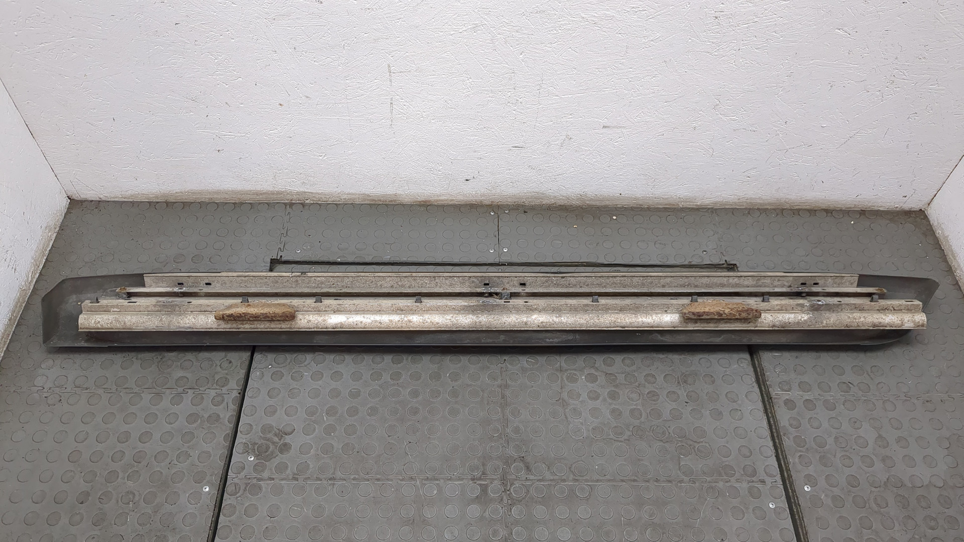 Подножка правая