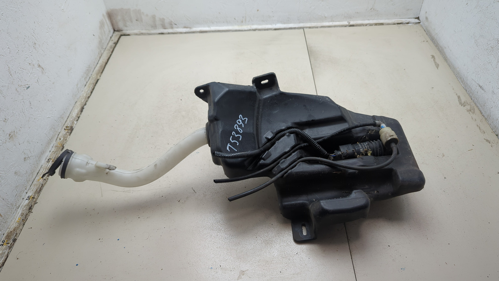 Бачок омывателя лобового стекла