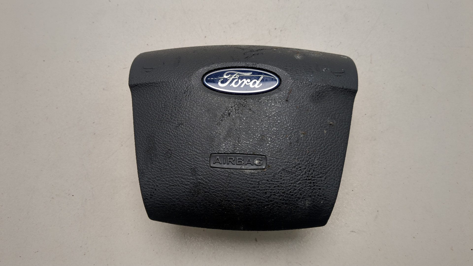 Подушка безопасности в рулевое колесо