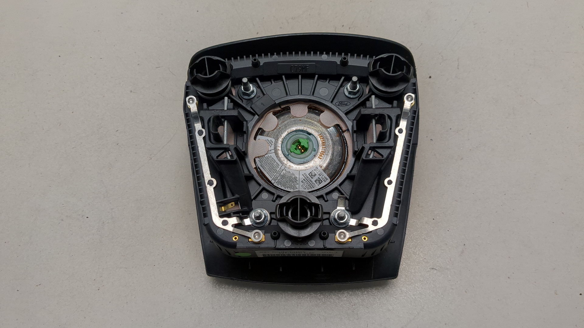 Подушка безопасности в рулевое колесо