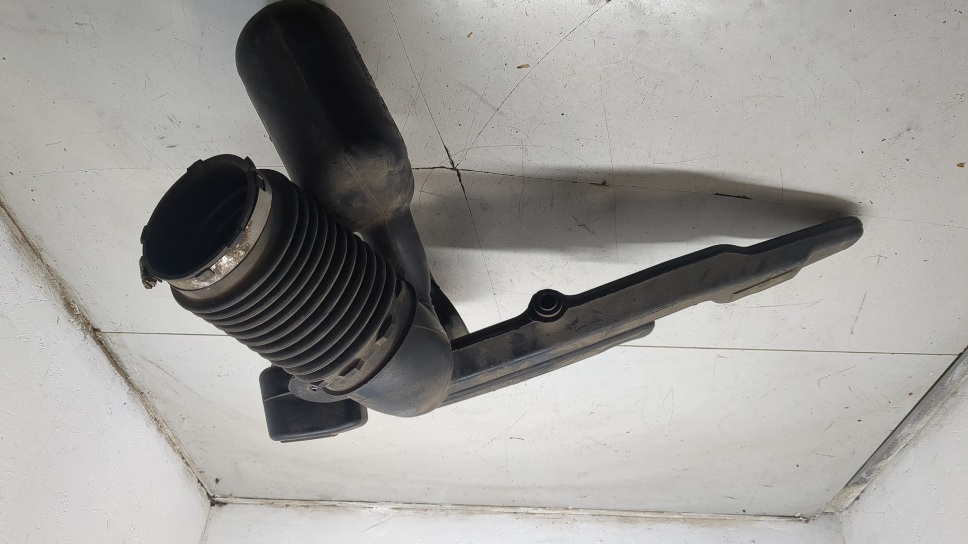 Патрубок воздушного фильтра