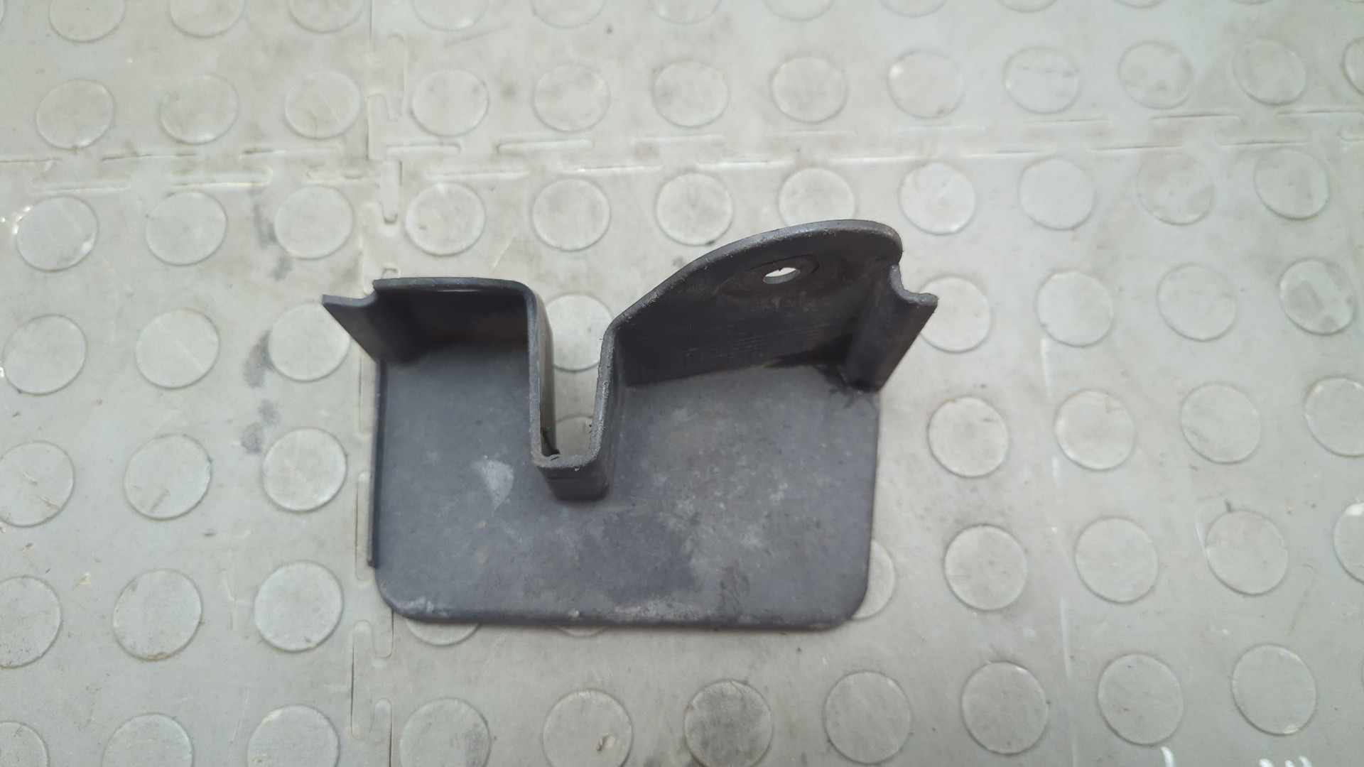 Брызговик передний левый