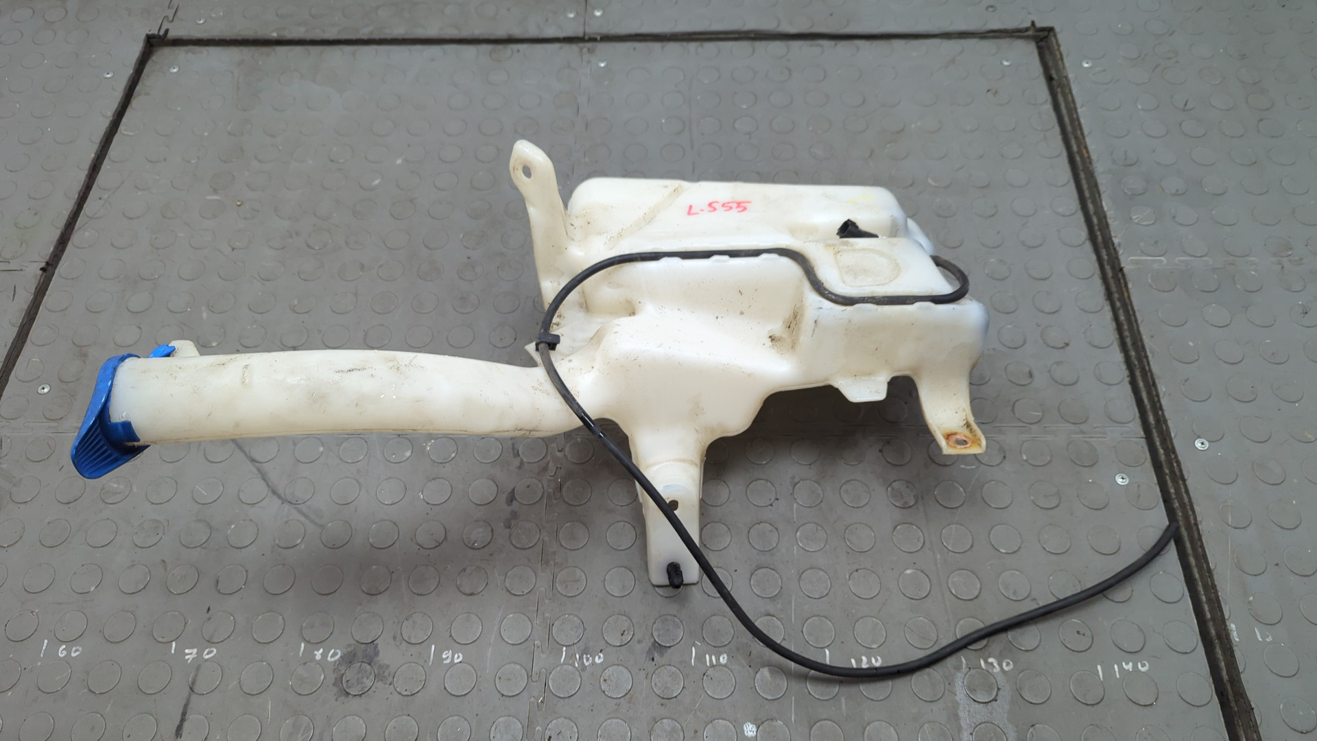 Бачок омывателя лобового стекла