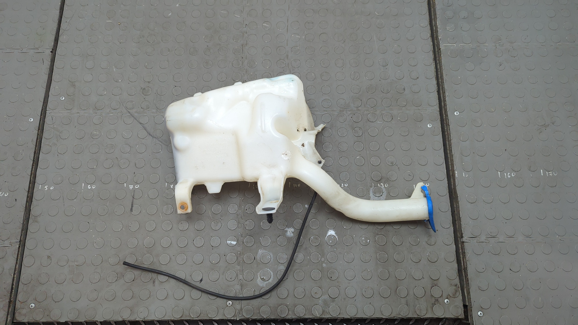 Бачок омывателя лобового стекла