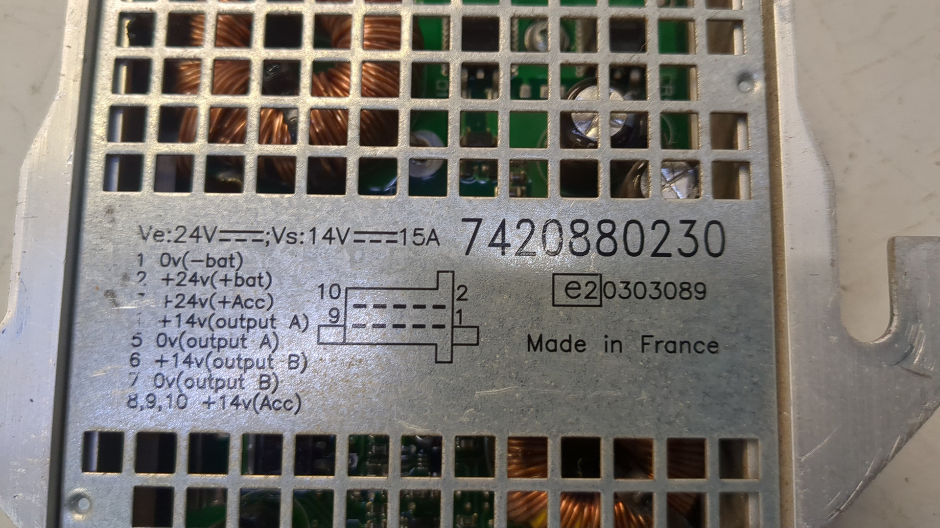 Преобразователь напряжения (адаптер)