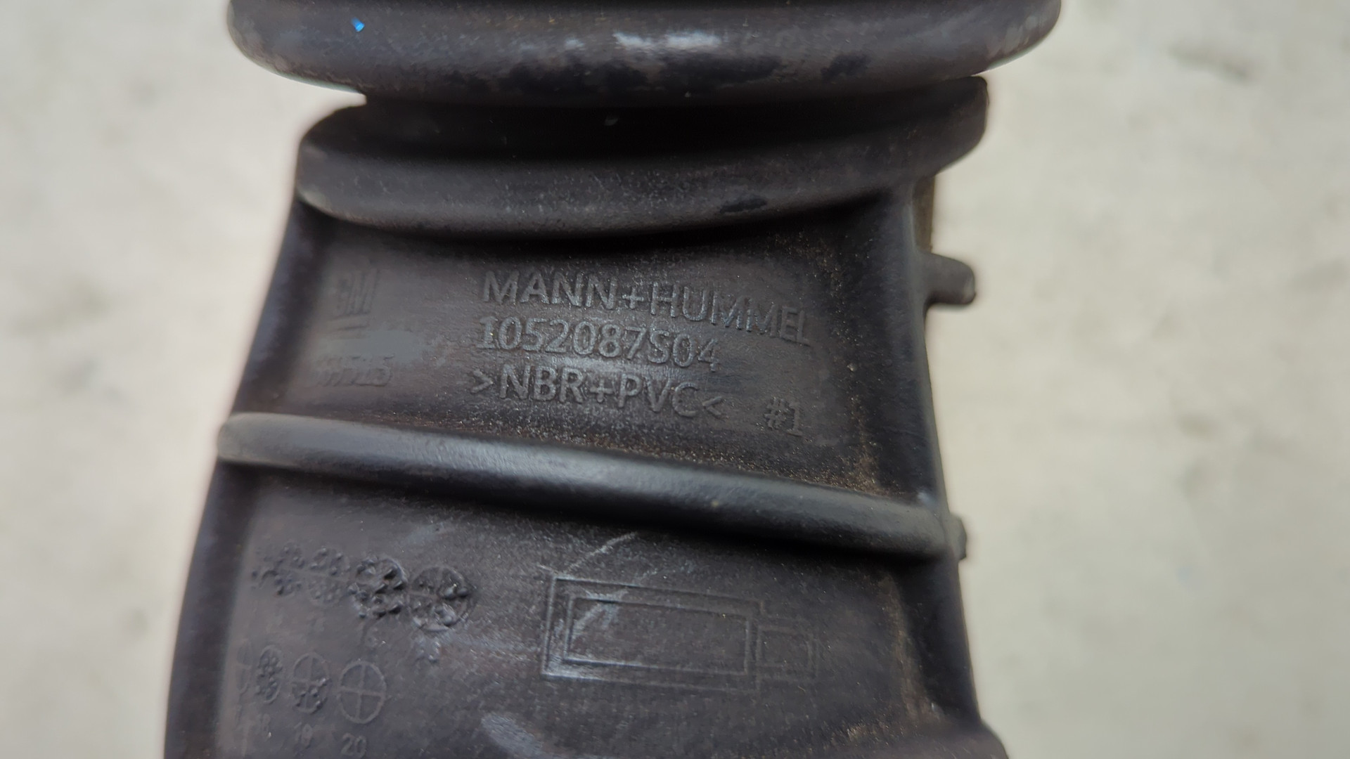 Патрубок воздушного фильтра