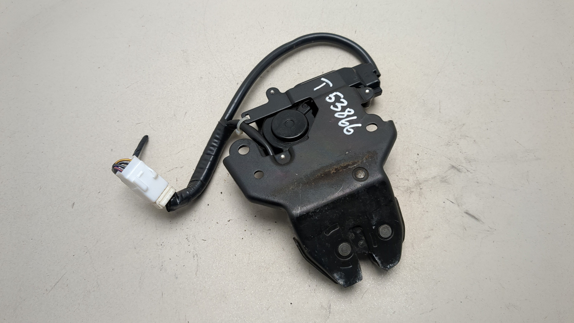 Замок багажника