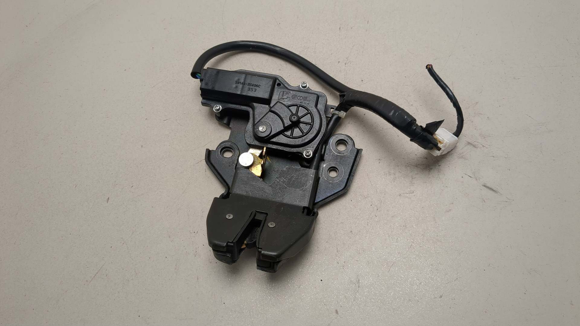 Замок багажника