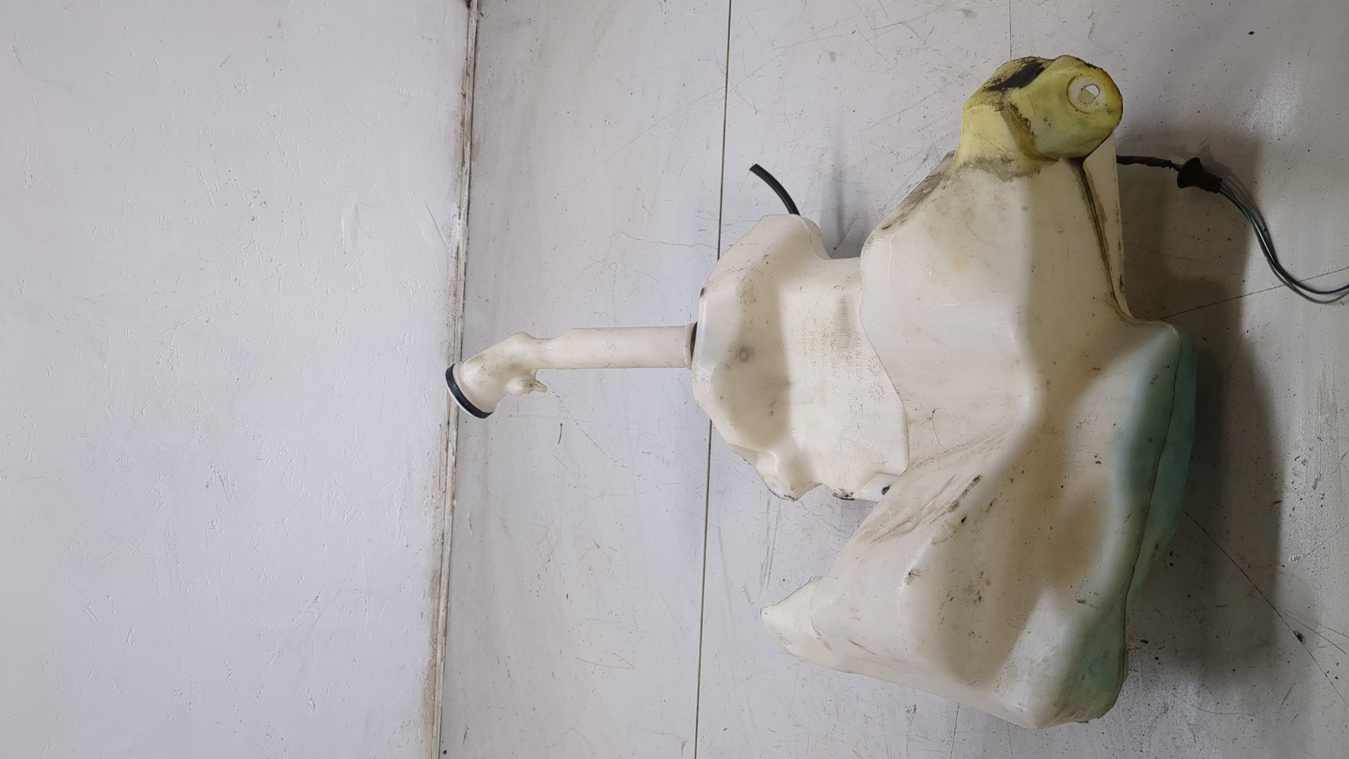 Бачок омывателя лобового стекла