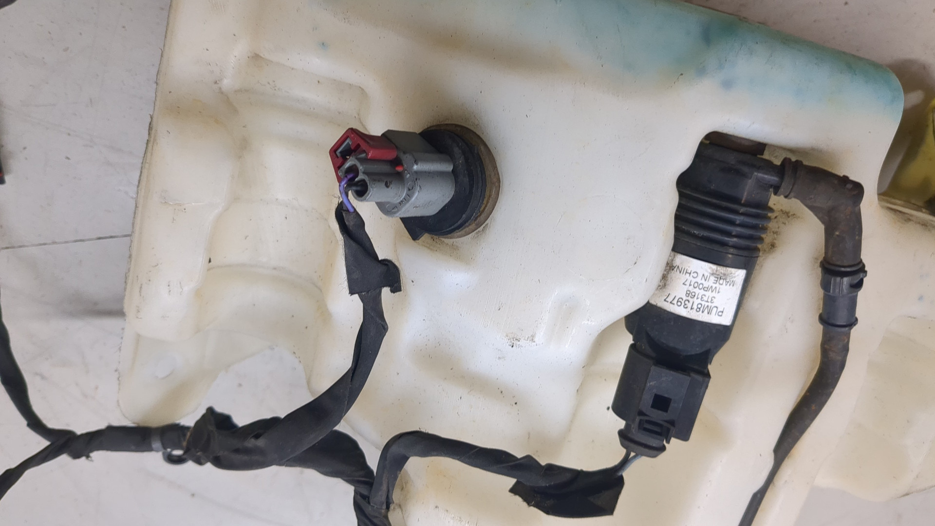 Бачок омывателя лобового стекла