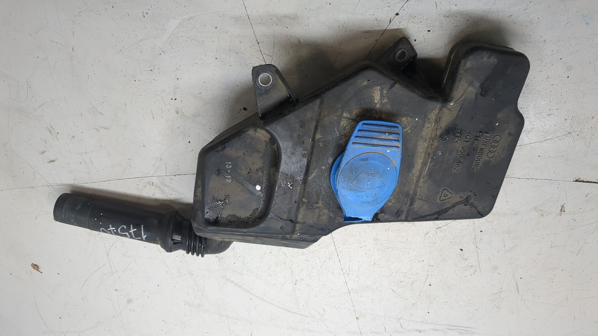 Бачок омывателя лобового стекла