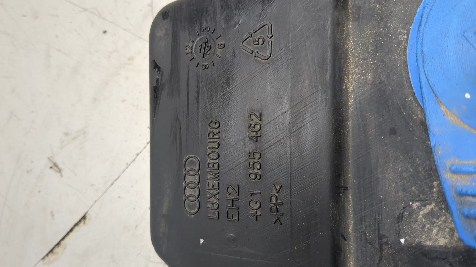 Бачок омывателя лобового стекла