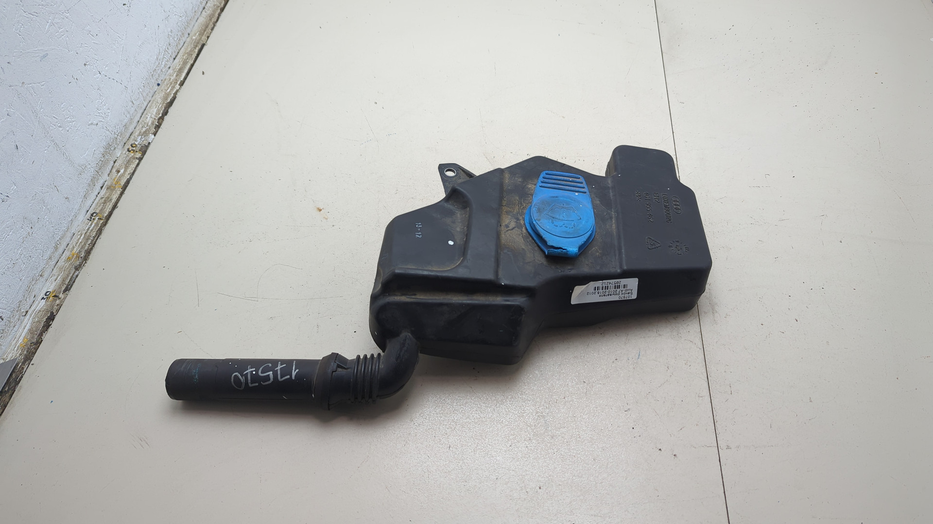 Бачок омывателя лобового стекла