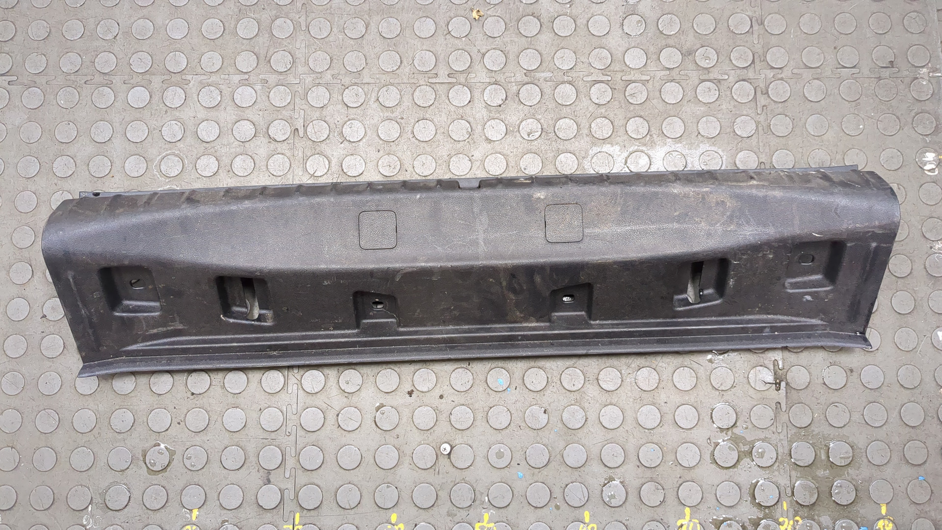 Обшивка багажника